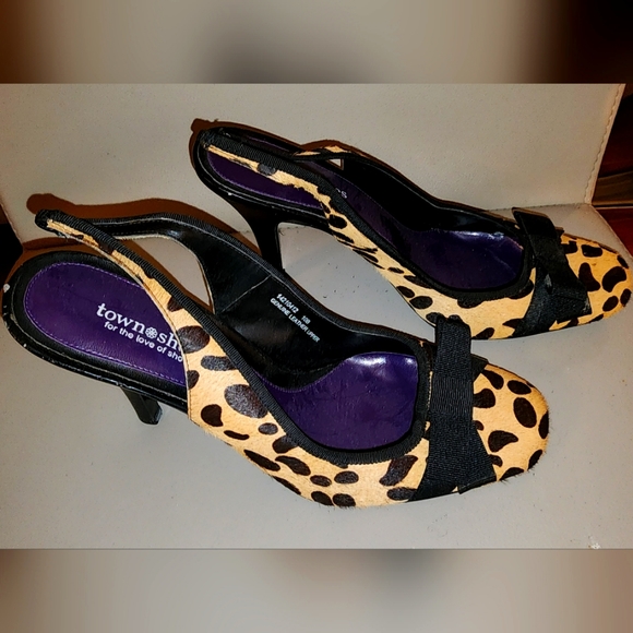 Townshoes Leopard Print Slingback Heels - Picture 2 of 4